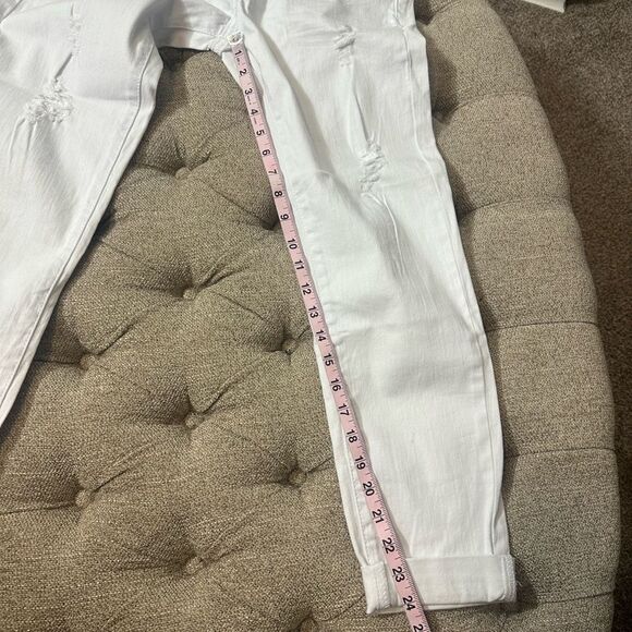 Distressed Cropped Jeans - Picture 15 of 16